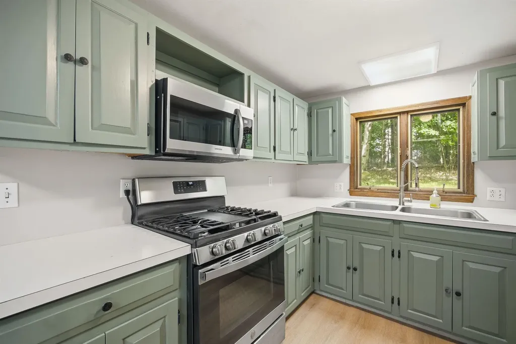 135 Lower Straw Road Hopkinton NH 03229