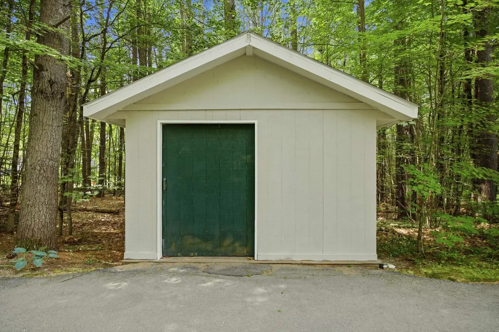 135 Lower Straw Road Hopkinton NH 03229