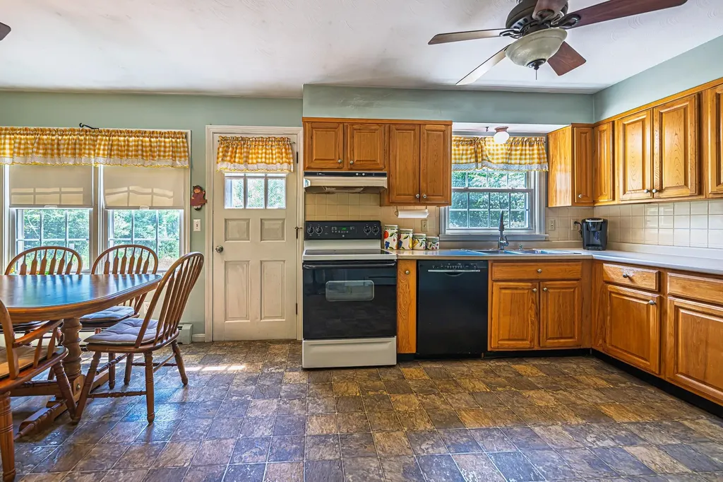 7 Squamscott Road Stratham NH 03885