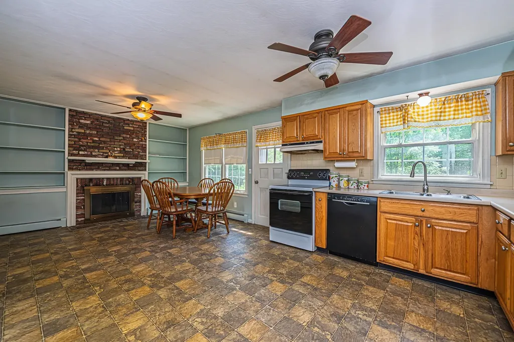 7 Squamscott Road Stratham NH 03885