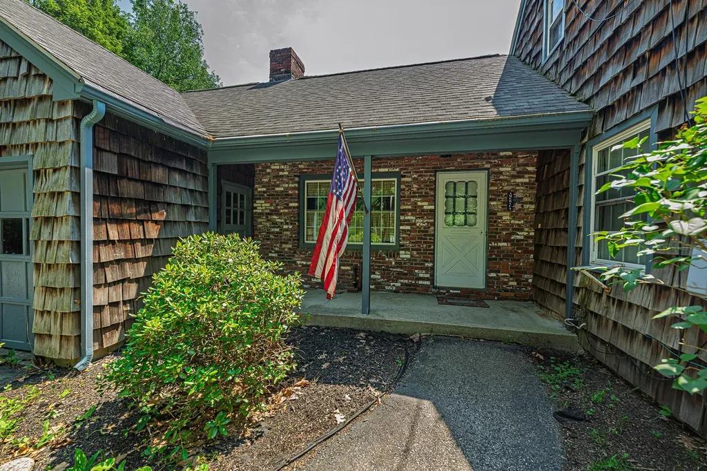 7 Squamscott Road Stratham NH 03885