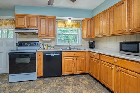 7 Squamscott Road Stratham NH 03885