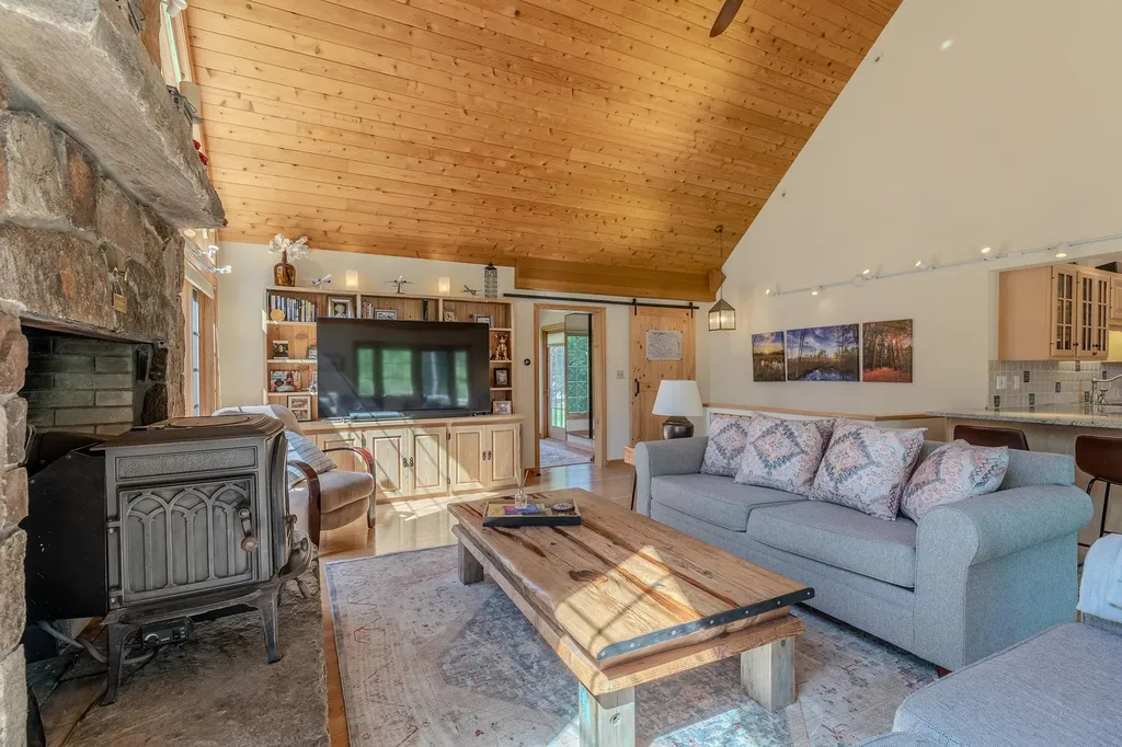 157 Old Sawmill Road Londonderry VT 05148