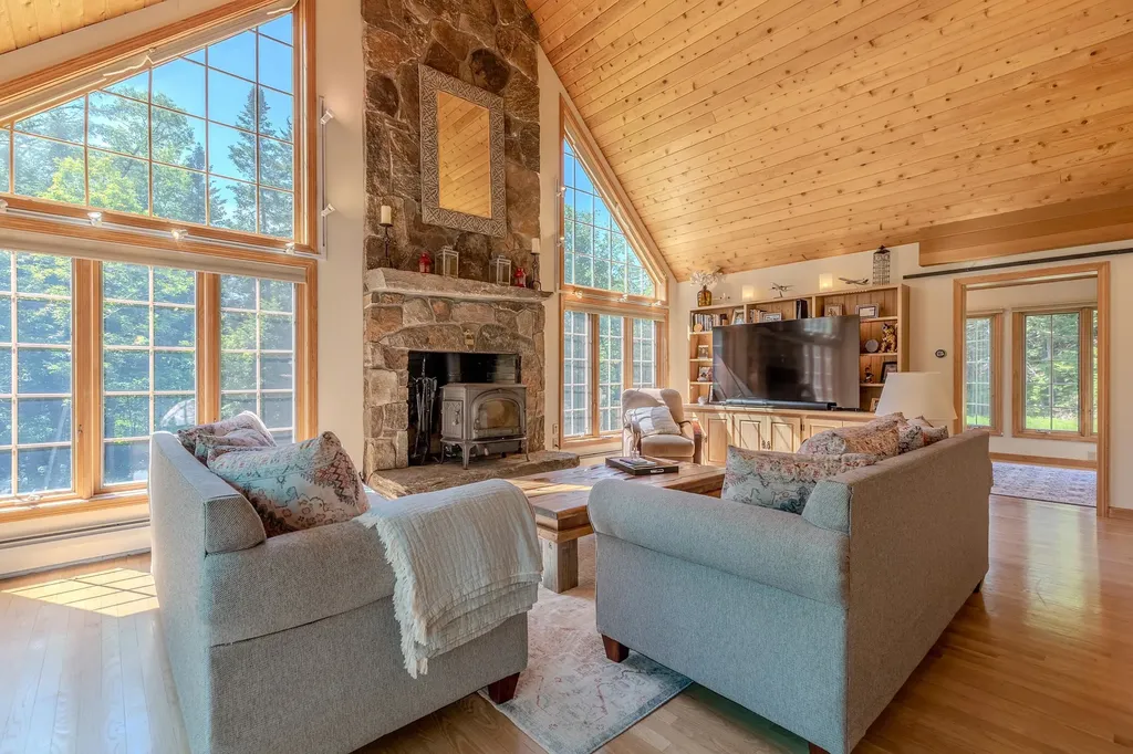 157 Old Sawmill Road Londonderry VT 05148