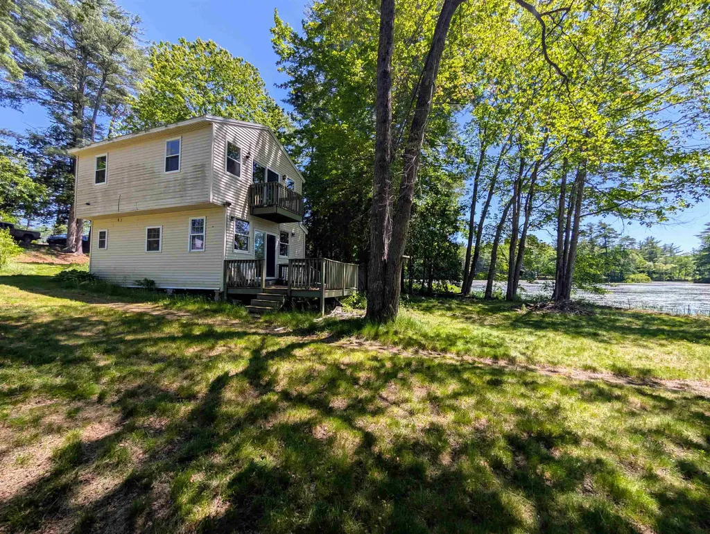 23 Penn Avenue Deerfield NH 03037