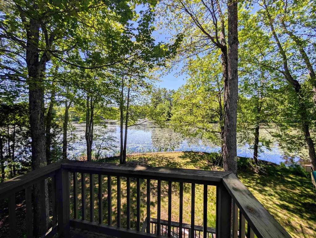 23 Penn Avenue Deerfield NH 03037