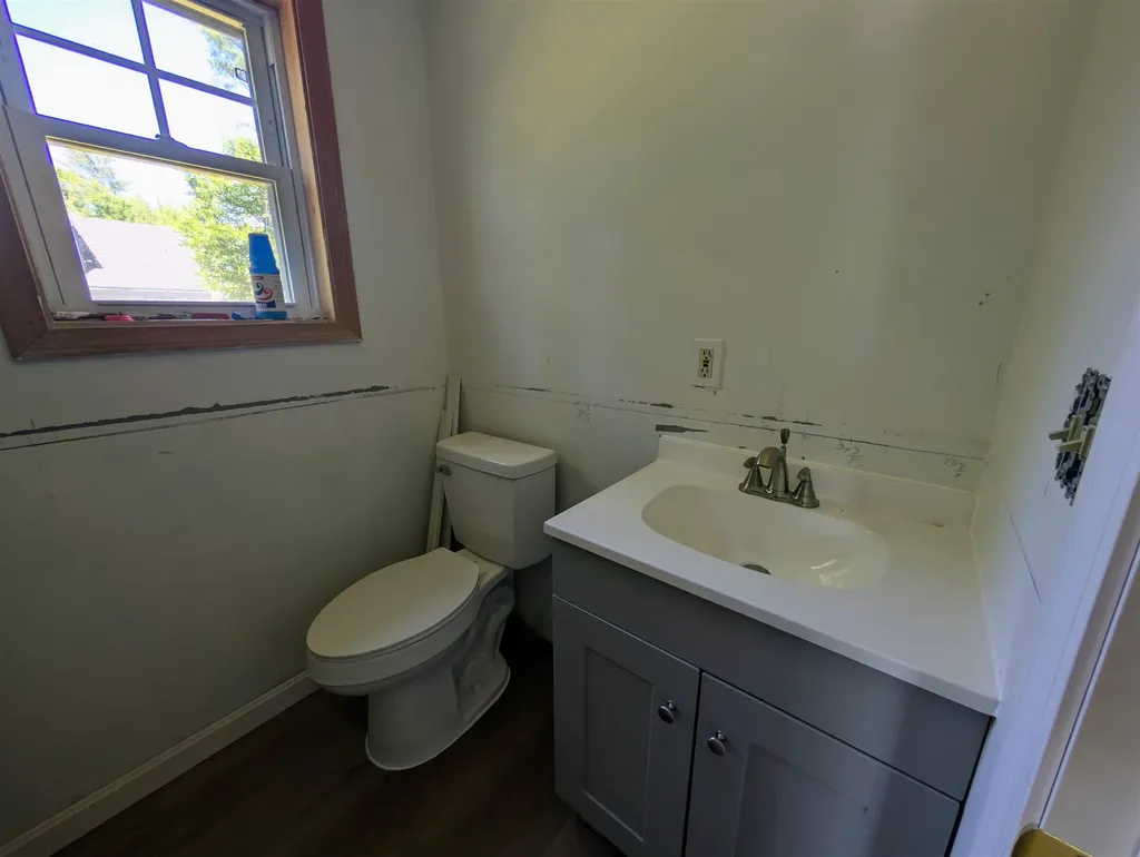 23 Penn Avenue Deerfield NH 03037