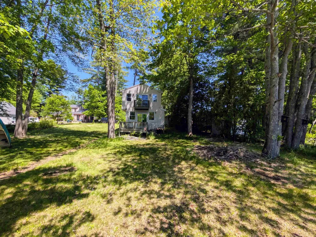23 Penn Avenue Deerfield NH 03037