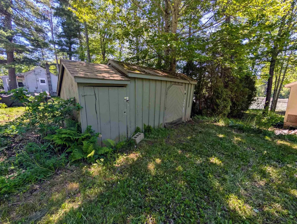 23 Penn Avenue Deerfield NH 03037