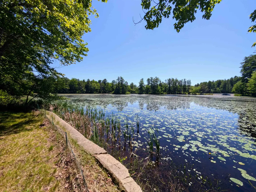 23 Penn Avenue Deerfield NH 03037