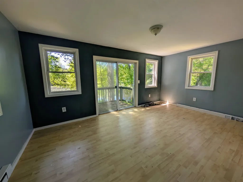 23 Penn Avenue Deerfield NH 03037
