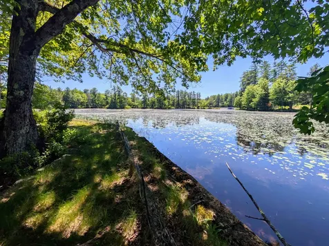 23 Penn Avenue Deerfield NH 03037