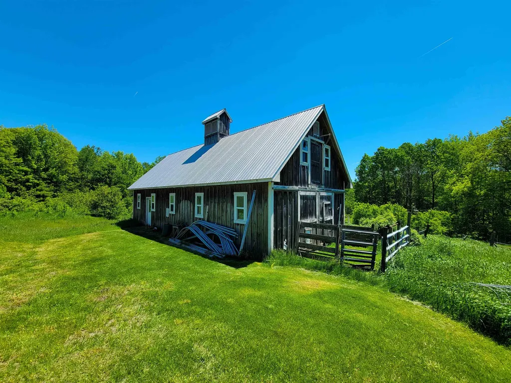 310 Sky Farm Lane Barnet VT 05821
