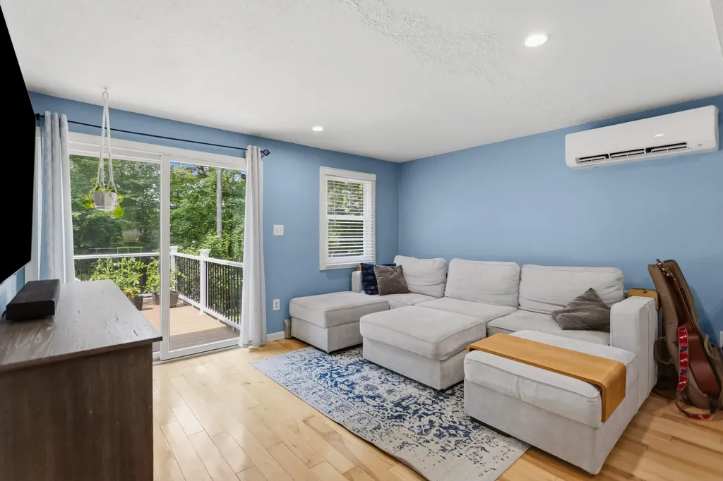 19 Claire Avenue Derry NH 03038