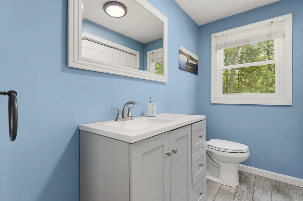 19 Claire Avenue Derry NH 03038