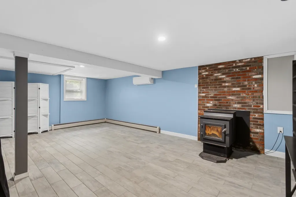 19 Claire Avenue Derry NH 03038