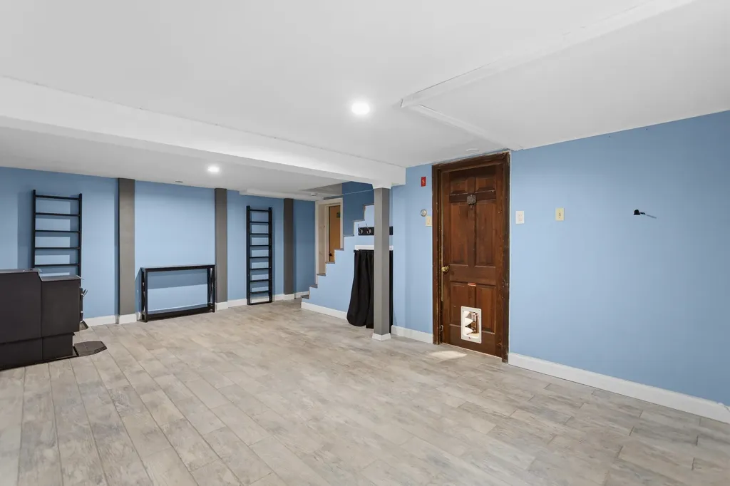 19 Claire Avenue Derry NH 03038
