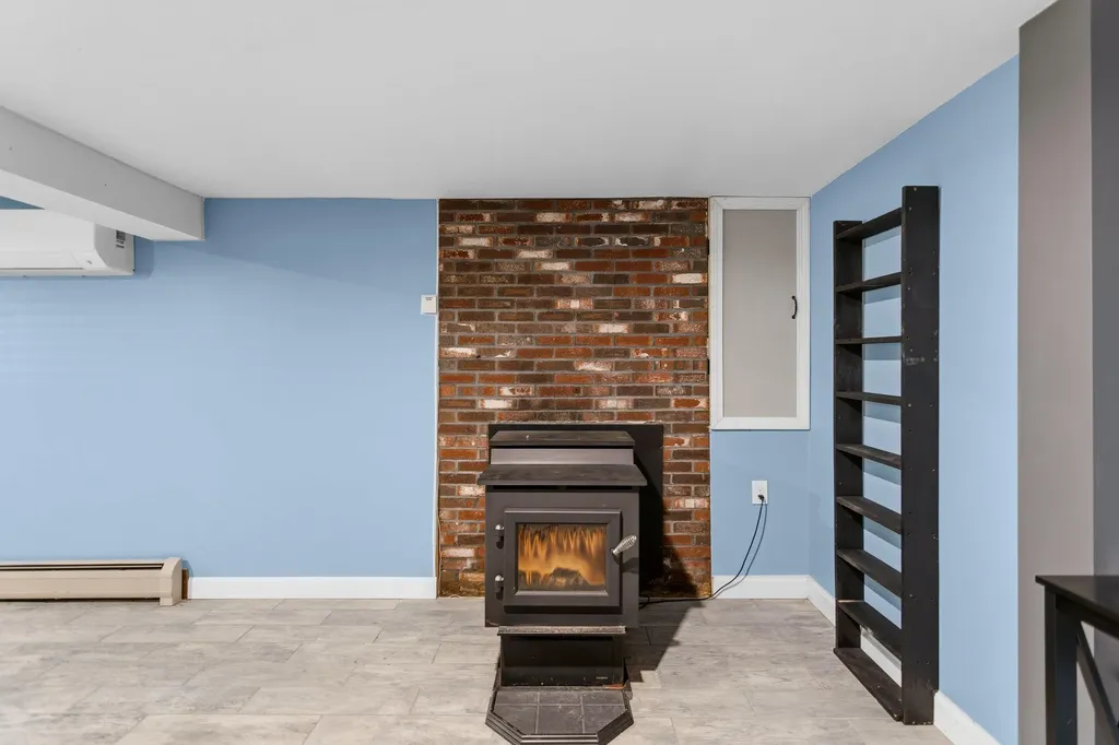 19 Claire Avenue Derry NH 03038