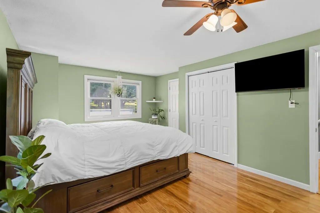 19 Claire Avenue Derry NH 03038