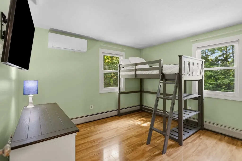19 Claire Avenue Derry NH 03038