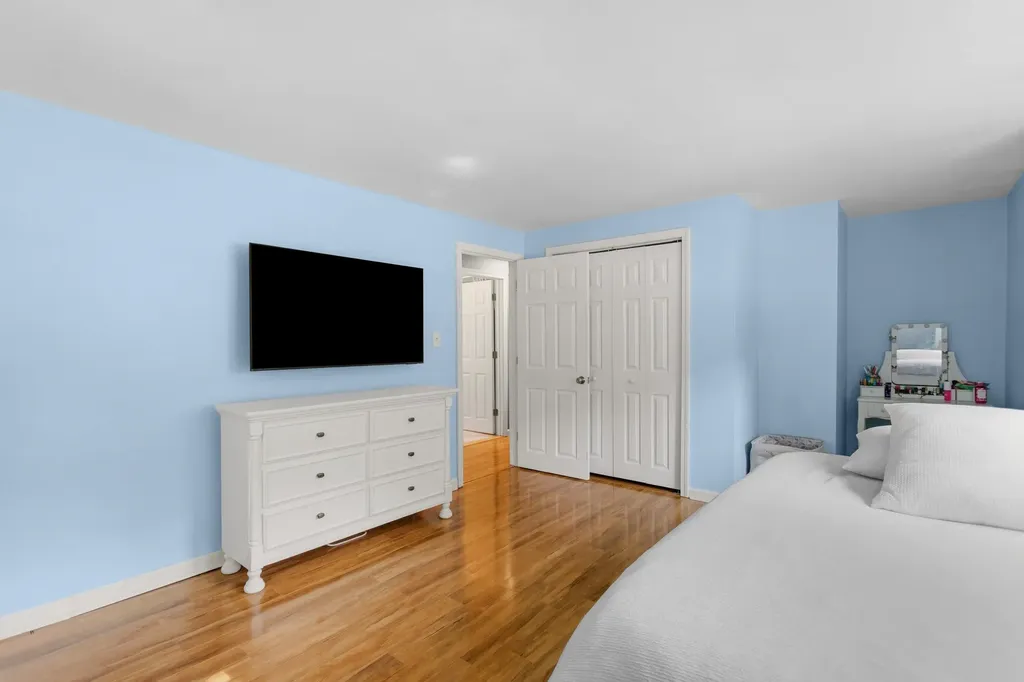 19 Claire Avenue Derry NH 03038