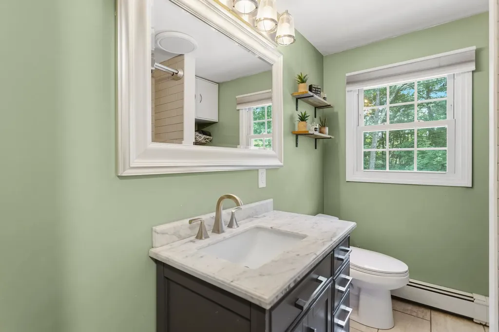 19 Claire Avenue Derry NH 03038