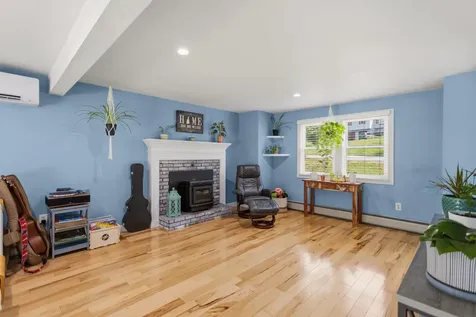 19 Claire Avenue Derry NH 03038
