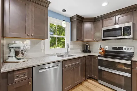 19 Claire Avenue Derry NH 03038