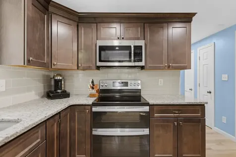 19 Claire Avenue Derry NH 03038