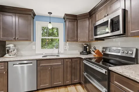 19 Claire Avenue Derry NH 03038