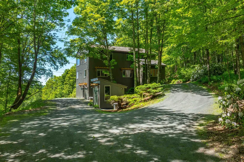 365 Greeley Shunpike Hartford VT 05059