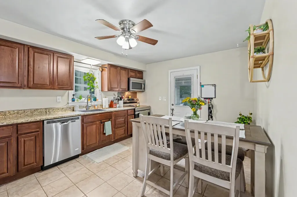 213 Bourne Street Manchester NH 03013
