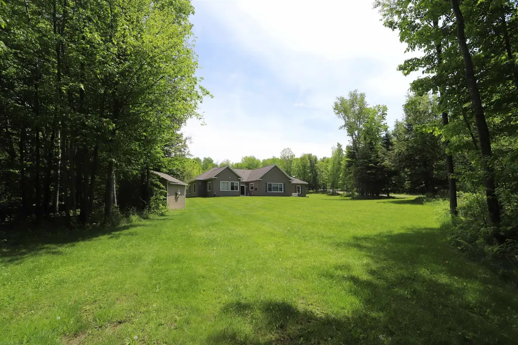 905 Dairninaka Drive Derby VT 05829