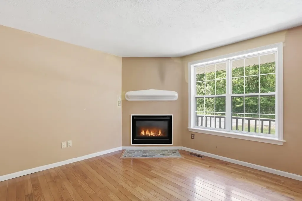 27 Saint John Lane Hampstead NH 03841