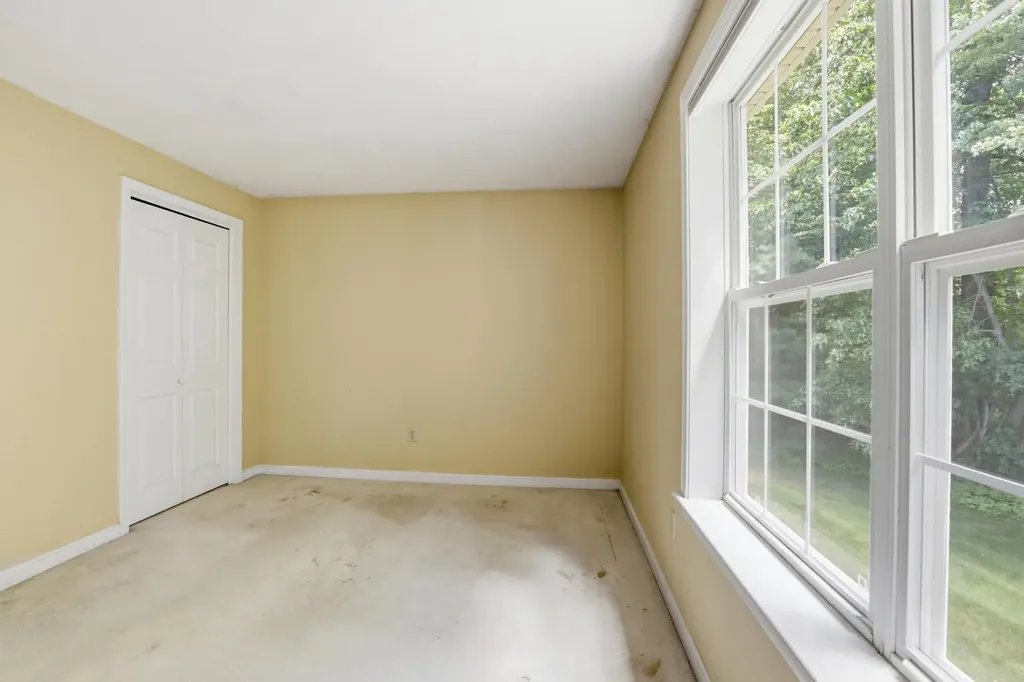 27 Saint John Lane Hampstead NH 03841
