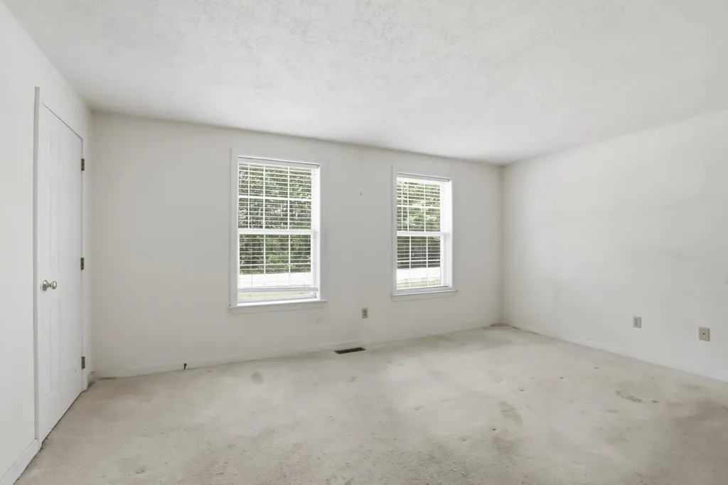27 Saint John Lane Hampstead NH 03841