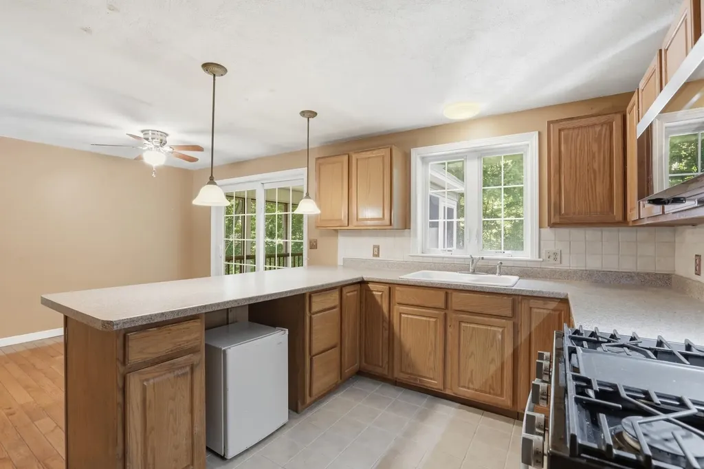 27 Saint John Lane Hampstead NH 03841