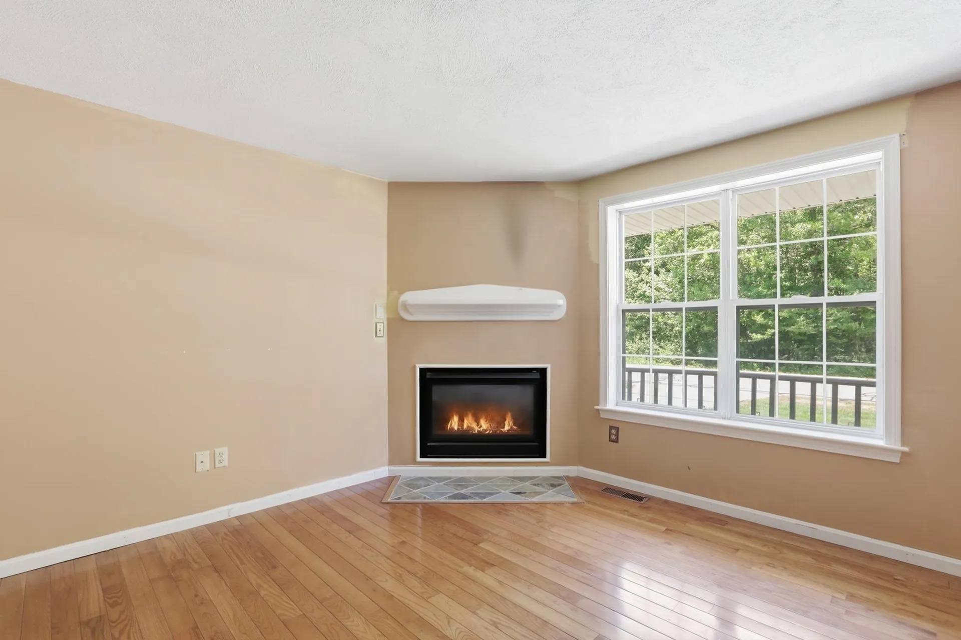 27 Saint John Lane Hampstead NH 03841