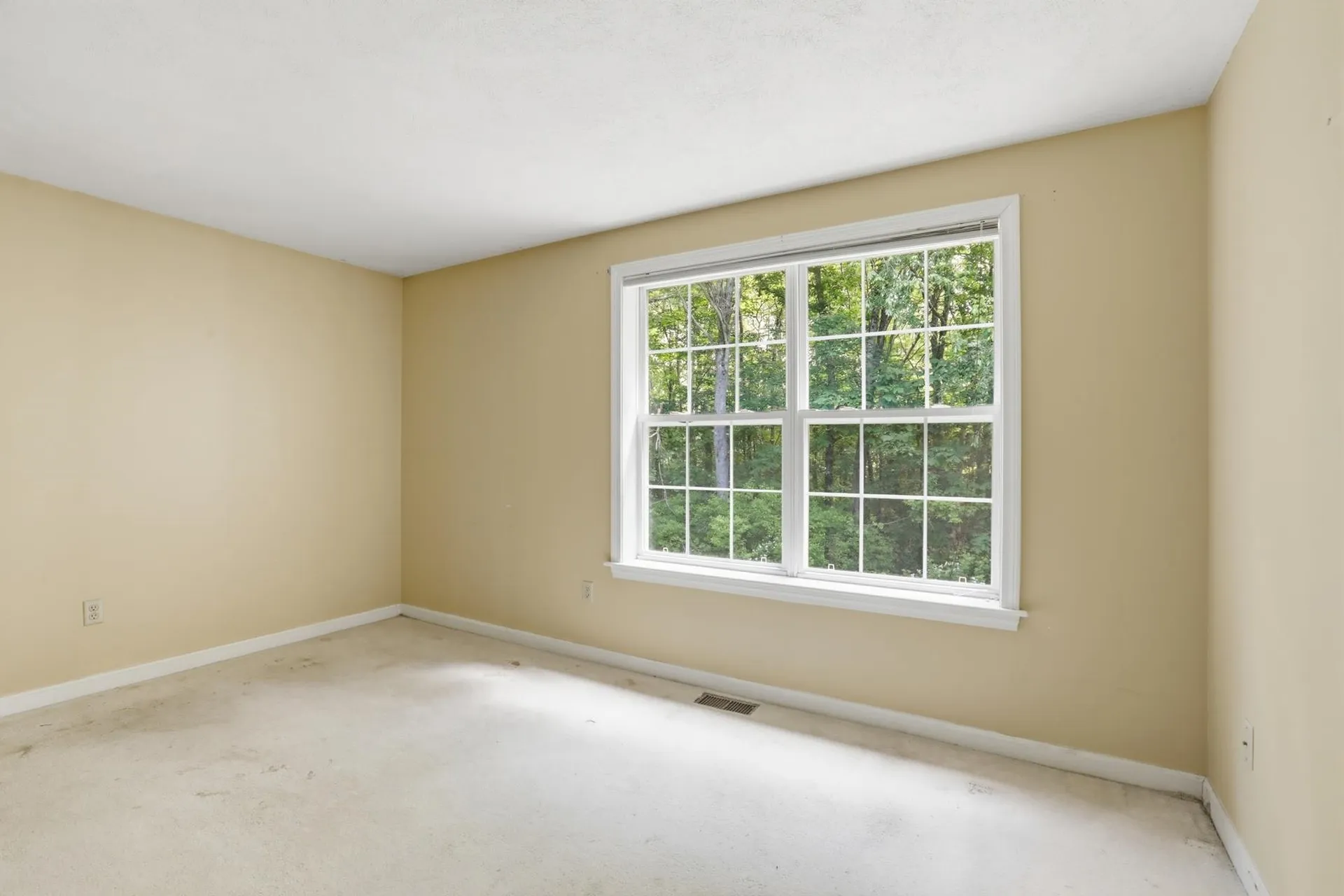 27 Saint John Lane Hampstead NH 03841
