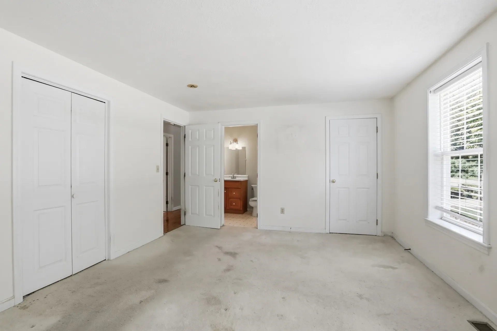 27 Saint John Lane Hampstead NH 03841