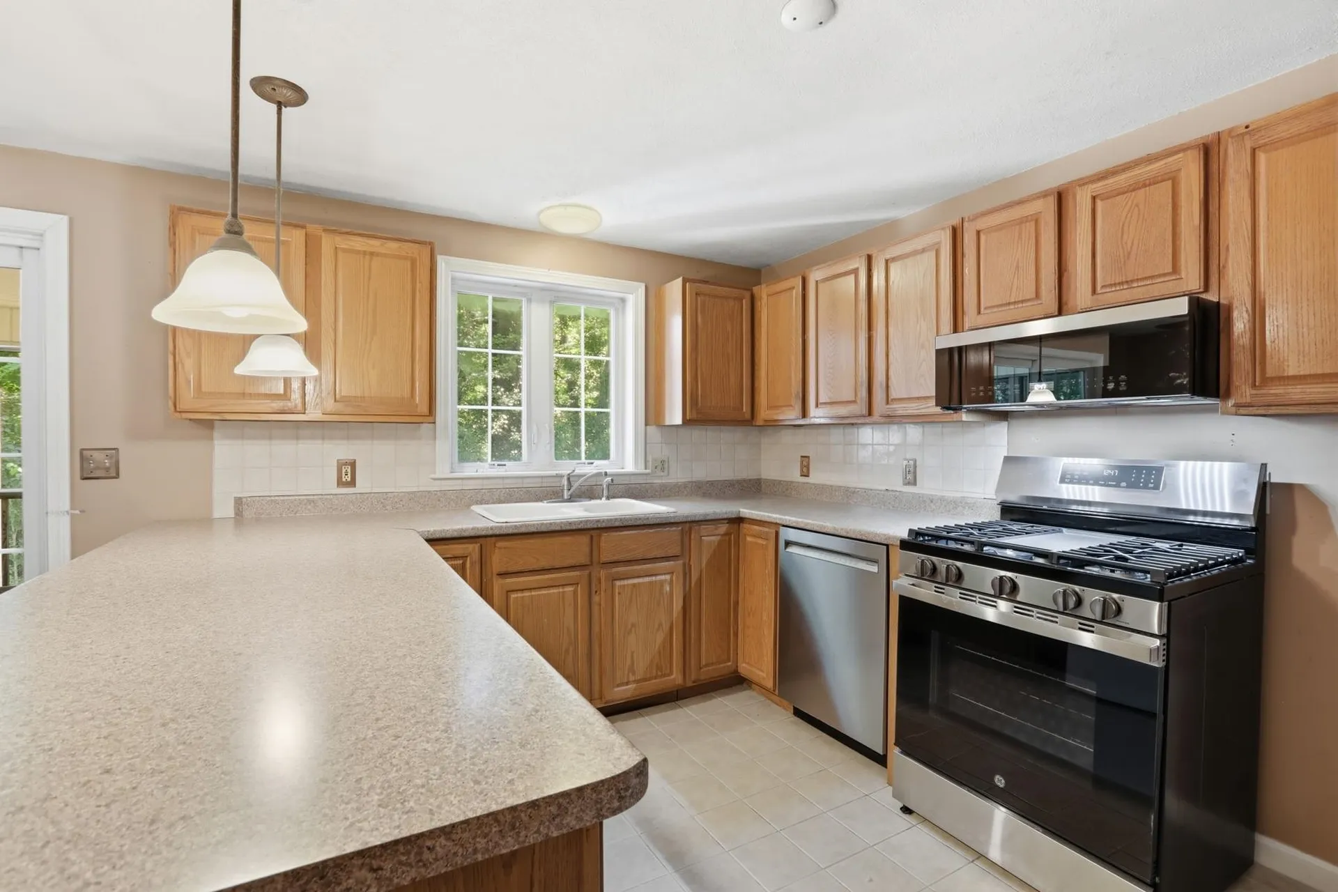 27 Saint John Lane Hampstead NH 03841