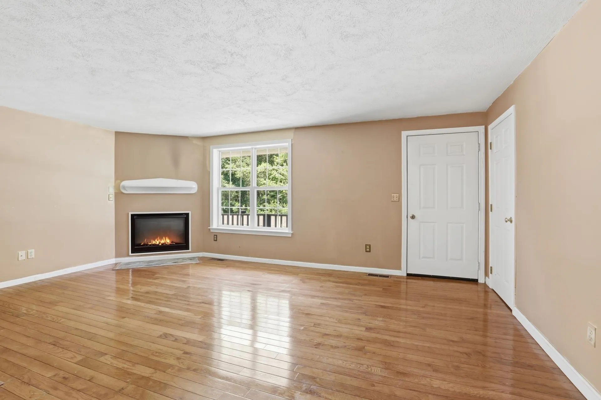 27 Saint John Lane Hampstead NH 03841