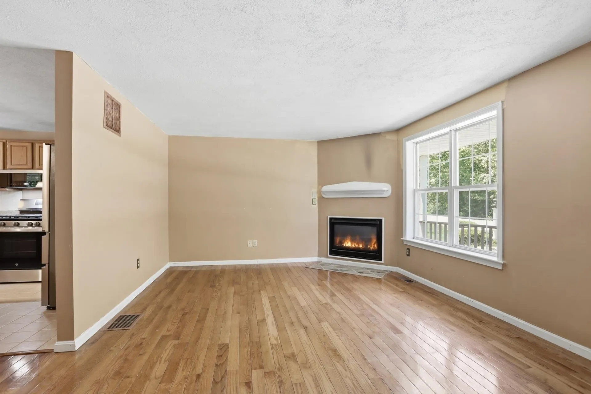 27 Saint John Lane Hampstead NH 03841