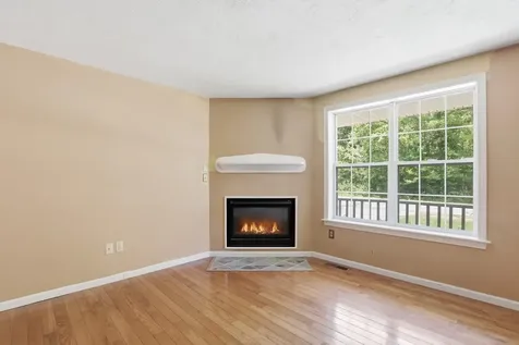 27 Saint John Lane Hampstead NH 03841