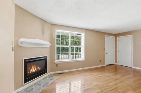 27 Saint John Lane Hampstead NH 03841