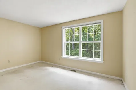 27 Saint John Lane Hampstead NH 03841
