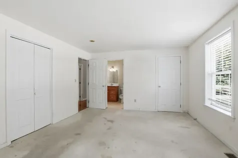 27 Saint John Lane Hampstead NH 03841