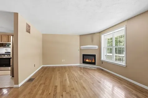 27 Saint John Lane Hampstead NH 03841