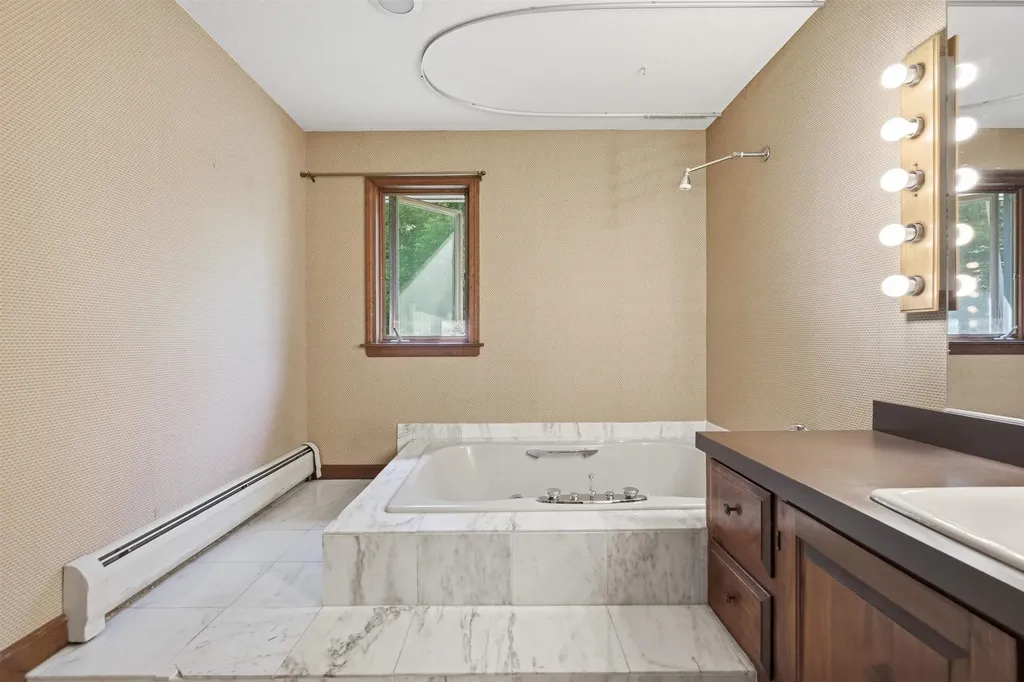1572 Skyline Drive Weathersfield VT 05156