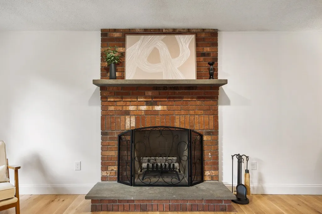 6 Finch Circle Londonderry NH 03053